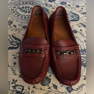 Coach “Crosby Driver” ladies Leather loafer
Size 6 burgundy